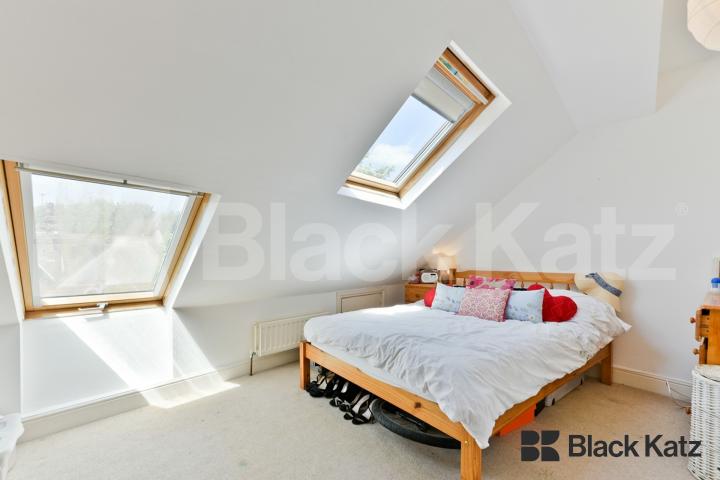 Split Level Apartment in Period House  Summerley Street, Earlsfield